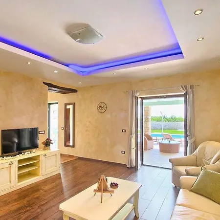 Countryside Romina With Private Heated Pool *